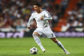 开云体育APP下载-阿圭罗绝杀与皇家社会奇迹，足球世界里，那些接管比赛的瞬间如何定义伟大