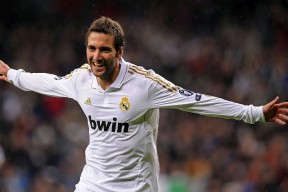 开云体育官网-德甲争冠战之夜，哈弗茨在聚光灯下完成自我救赎