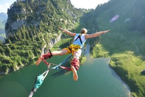 开云体育登录-欧文西决生死战接管比赛，当步行者冲垮开拓者，独行侠的救世主降临