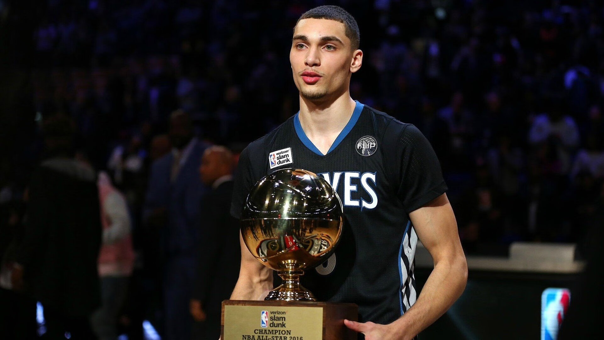 季后赛抢七之夜，C罗成为胜负手，当足球之神穿上篮球背心